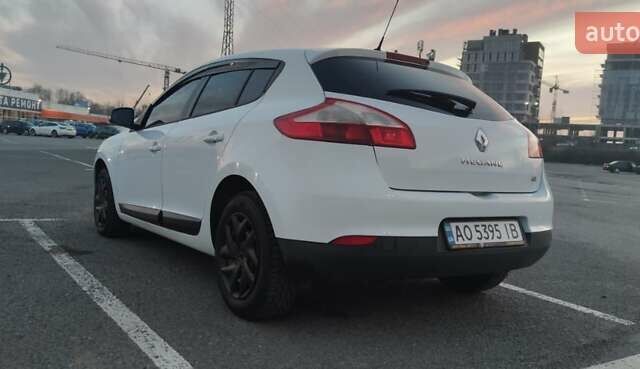 Белый Рено Меган, объемом двигателя 1.5 л и пробегом 330 тыс. км за 7500 $, фото 3 на Automoto.ua