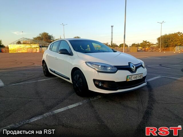 Рено Меган 2013 в Днепре (Днепропетровске) на Automoto.ua Белый Рено Меган, объемом двигателя 1.5 л и пробегом 222 тыс. км за 8000 $, фото 2 на Automoto.ua