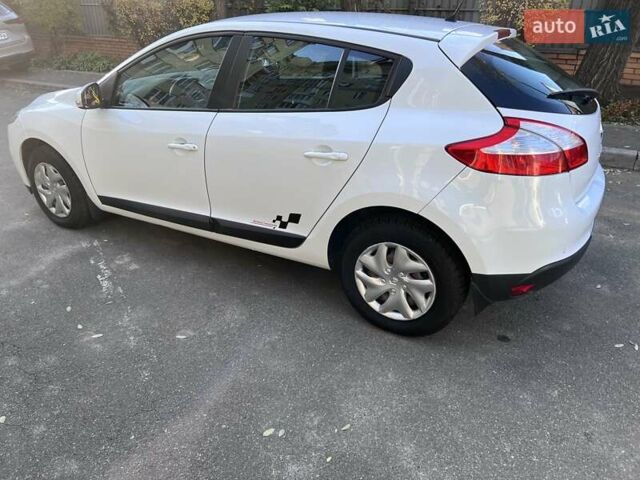 Белый Рено Меган, объемом двигателя 1.6 л и пробегом 193 тыс. км за 12100 $, фото 6 на Automoto.ua