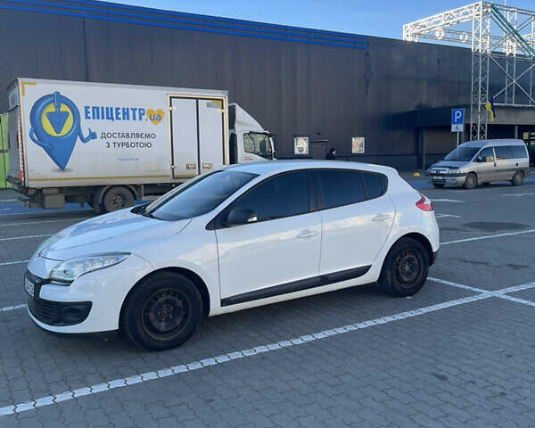 Белый Рено Меган, объемом двигателя 1.5 л и пробегом 224 тыс. км за 7200 $, фото 2 на Automoto.ua