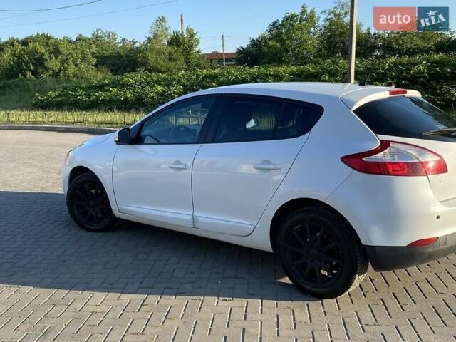 Белый Рено Меган, объемом двигателя 1.5 л и пробегом 230 тыс. км за 6600 $, фото 2 на Automoto.ua