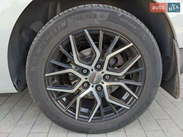 Белый Рено Меган, объемом двигателя 1.46 л и пробегом 239 тыс. км за 7499 $, фото 35 на Automoto.ua