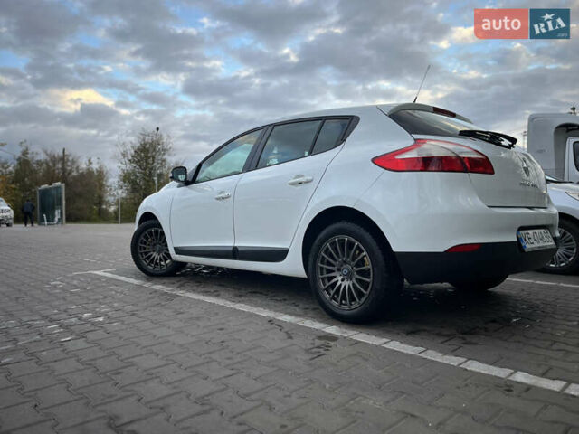 Рено Меган 2013 в Кривом Роге на Automoto.ua Белый Рено Меган, объемом двигателя 1.46 л и пробегом 264 тыс. км за 7700 $, фото 7 на Automoto.ua