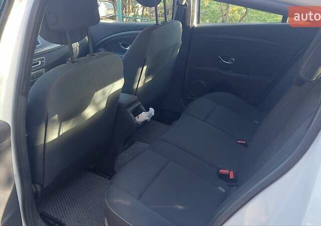 Белый Рено Меган, объемом двигателя 1.5 л и пробегом 314 тыс. км за 8000 $, фото 8 на Automoto.ua