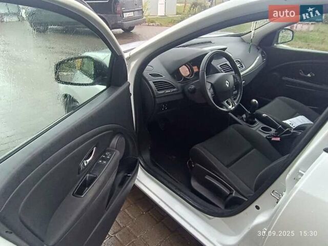Рено Меган 2013 у Городок на Automoto.ua Білий Рено Меган, об'ємом двигуна 1.46 л та пробігом 210 тис. км за 6900 $, фото 12 на Automoto.ua