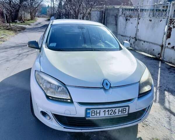 Белый Рено Меган, объемом двигателя 1.46 л и пробегом 179 тыс. км за 4500 $, фото 7 на Automoto.ua