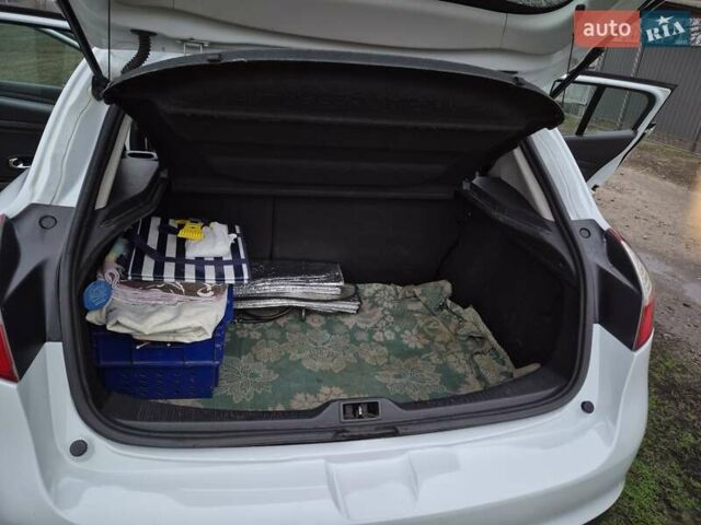 Білий Рено Меган, об'ємом двигуна 1.6 л та пробігом 209 тис. км за 6700 $, фото 15 на Automoto.ua