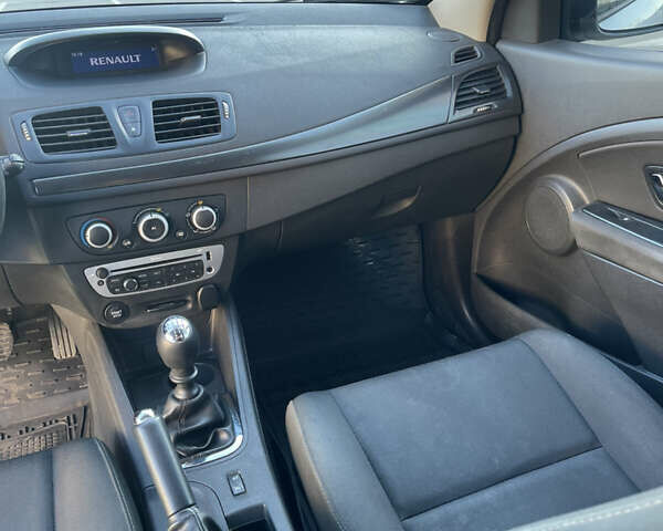 Белый Рено Меган, объемом двигателя 1.5 л и пробегом 224 тыс. км за 7200 $, фото 28 на Automoto.ua