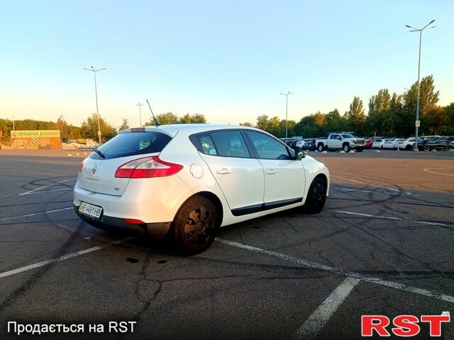 Рено Меган 2013 в Днепре (Днепропетровске) на Automoto.ua Белый Рено Меган, объемом двигателя 1.5 л и пробегом 222 тыс. км за 8000 $, фото 3 на Automoto.ua
