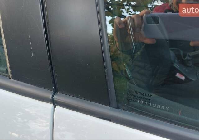 Белый Рено Меган, объемом двигателя 1.5 л и пробегом 314 тыс. км за 8000 $, фото 16 на Automoto.ua