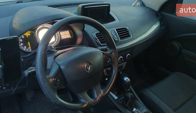 Белый Рено Меган, объемом двигателя 1.5 л и пробегом 330 тыс. км за 7500 $, фото 12 на Automoto.ua