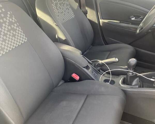 Белый Рено Меган, объемом двигателя 1.4 л и пробегом 229 тыс. км за 6300 $, фото 4 на Automoto.ua