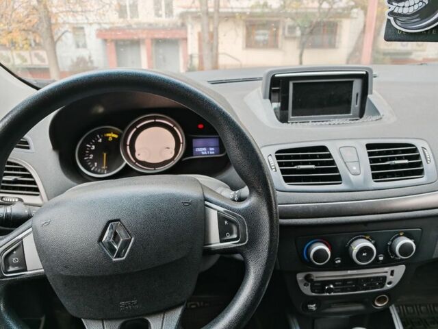 Белый Рено Меган, объемом двигателя 1.5 л и пробегом 232 тыс. км за 5600 $, фото 2 на Automoto.ua