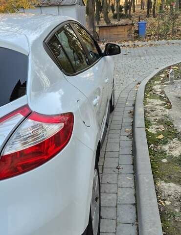 Білий Рено Меган, об'ємом двигуна 1.5 л та пробігом 232 тис. км за 8500 $, фото 6 на Automoto.ua