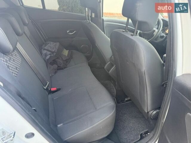 Белый Рено Меган, объемом двигателя 1.46 л и пробегом 213 тыс. км за 8150 $, фото 19 на Automoto.ua