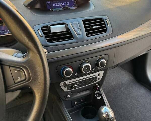 Білий Рено Меган, об'ємом двигуна 1.46 л та пробігом 173 тис. км за 7000 $, фото 11 на Automoto.ua