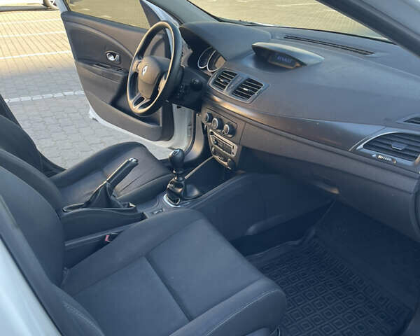 Белый Рено Меган, объемом двигателя 1.5 л и пробегом 224 тыс. км за 7200 $, фото 31 на Automoto.ua