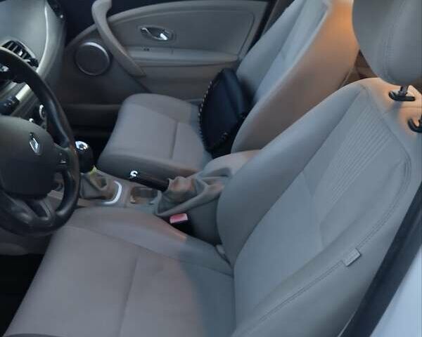 Белый Рено Меган, объемом двигателя 1.46 л и пробегом 220 тыс. км за 7099 $, фото 5 на Automoto.ua