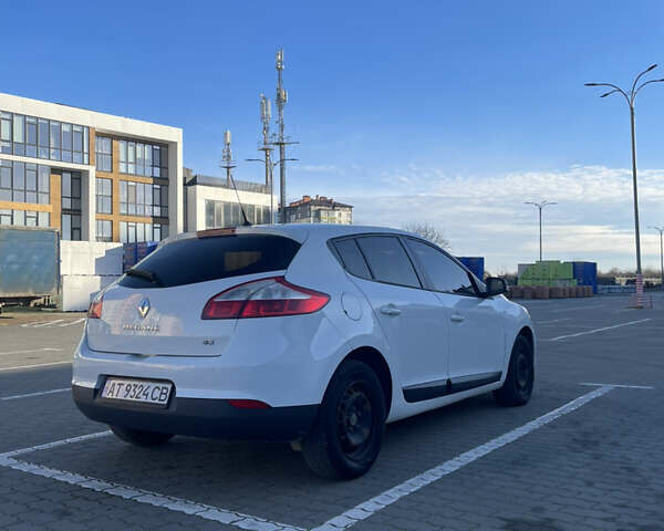Белый Рено Меган, объемом двигателя 1.5 л и пробегом 224 тыс. км за 7200 $, фото 4 на Automoto.ua