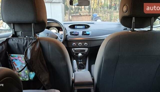 Білий Рено Меган, об'ємом двигуна 1.5 л та пробігом 232 тис. км за 8500 $, фото 11 на Automoto.ua