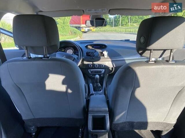 Белый Рено Меган, объемом двигателя 1.5 л и пробегом 230 тыс. км за 6600 $, фото 6 на Automoto.ua
