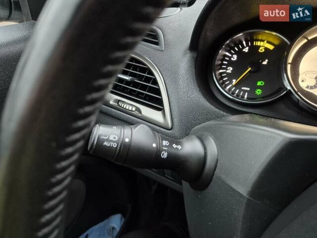 Білий Рено Меган, об'ємом двигуна 1.6 л та пробігом 209 тис. км за 6700 $, фото 6 на Automoto.ua