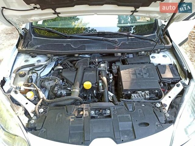 Белый Рено Меган, объемом двигателя 1.5 л и пробегом 156 тыс. км за 7000 $, фото 10 на Automoto.ua