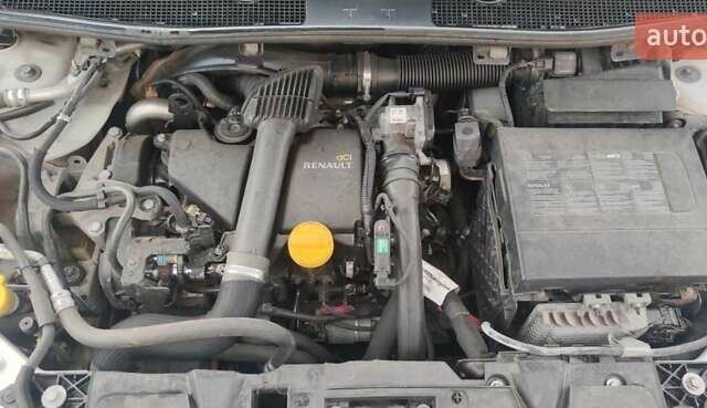 Белый Рено Меган, объемом двигателя 1.5 л и пробегом 330 тыс. км за 7500 $, фото 21 на Automoto.ua