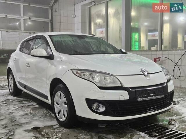 Білий Рено Меган, об'ємом двигуна 1.46 л та пробігом 325 тис. км за 5750 $, фото 1 на Automoto.ua