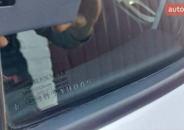 Белый Рено Меган, объемом двигателя 1.5 л и пробегом 314 тыс. км за 8000 $, фото 11 на Automoto.ua