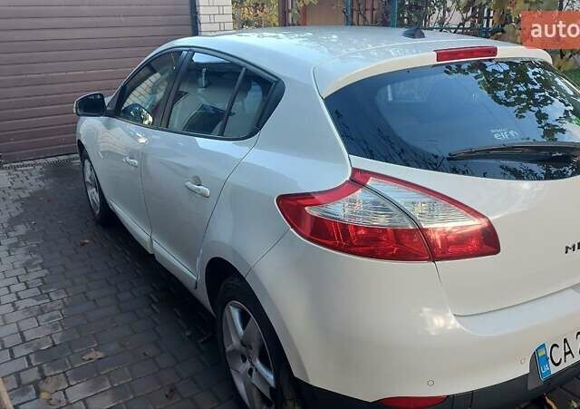 Белый Рено Меган, объемом двигателя 1.5 л и пробегом 314 тыс. км за 8000 $, фото 21 на Automoto.ua