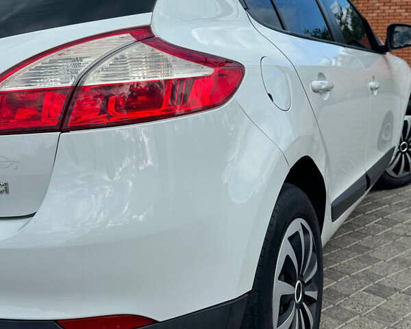 Білий Рено Меган, об'ємом двигуна 1.46 л та пробігом 280 тис. км за 5500 $, фото 7 на Automoto.ua