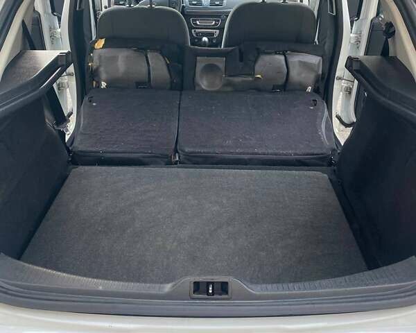 Белый Рено Меган, объемом двигателя 1.4 л и пробегом 229 тыс. км за 6300 $, фото 6 на Automoto.ua