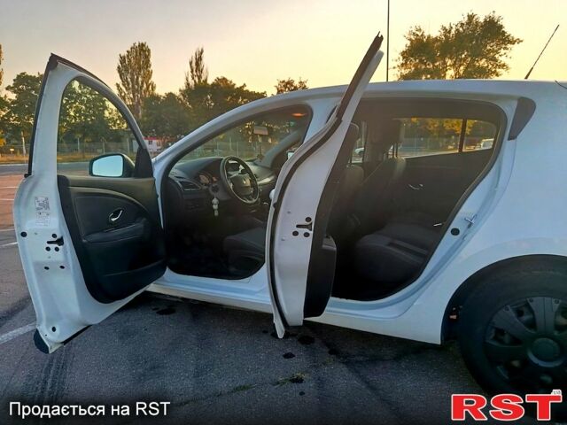 Рено Меган 2013 в Днепре (Днепропетровске) на Automoto.ua Белый Рено Меган, объемом двигателя 1.5 л и пробегом 222 тыс. км за 8000 $, фото 5 на Automoto.ua