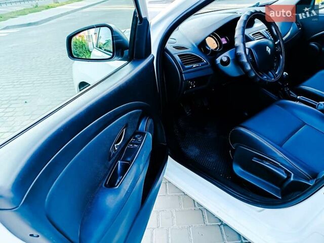 Білий Рено Меган, об'ємом двигуна 1.5 л та пробігом 227 тис. км за 7700 $, фото 25 на Automoto.ua