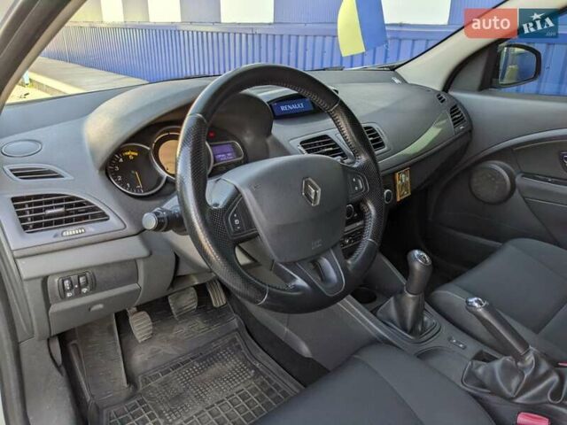 Белый Рено Меган, объемом двигателя 1.46 л и пробегом 239 тыс. км за 7499 $, фото 12 на Automoto.ua