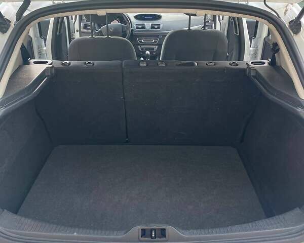 Белый Рено Меган, объемом двигателя 1.4 л и пробегом 229 тыс. км за 6300 $, фото 7 на Automoto.ua