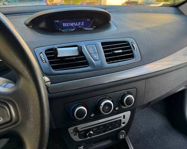 Білий Рено Меган, об'ємом двигуна 1.46 л та пробігом 173 тис. км за 7000 $, фото 7 на Automoto.ua