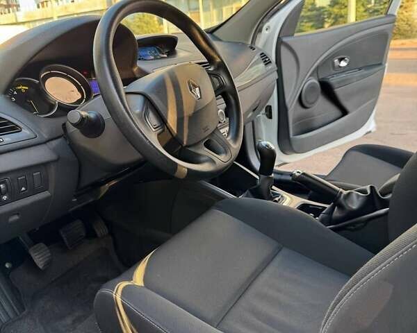 Білий Рено Меган, об'ємом двигуна 1.46 л та пробігом 173 тис. км за 7000 $, фото 6 на Automoto.ua
