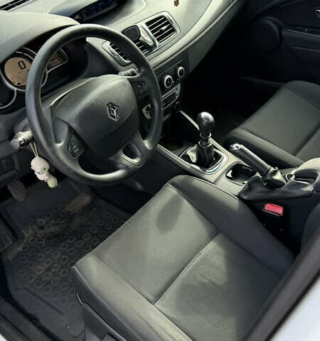 Белый Рено Меган, объемом двигателя 1.46 л и пробегом 224 тыс. км за 6700 $, фото 5 на Automoto.ua