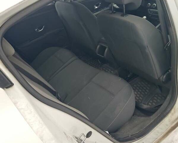 Білий Рено Меган, об'ємом двигуна 1.46 л та пробігом 286 тис. км за 3300 $, фото 16 на Automoto.ua