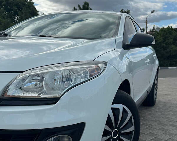 Білий Рено Меган, об'ємом двигуна 1.46 л та пробігом 280 тис. км за 5500 $, фото 6 на Automoto.ua