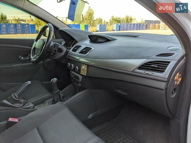Белый Рено Меган, объемом двигателя 1.46 л и пробегом 239 тыс. км за 7499 $, фото 15 на Automoto.ua