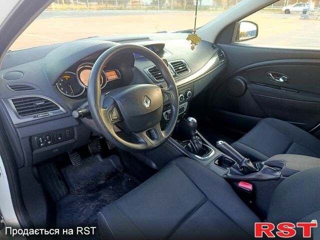 Рено Меган 2013 в Днепре (Днепропетровске) на Automoto.ua Белый Рено Меган, объемом двигателя 1.5 л и пробегом 222 тыс. км за 8000 $, фото 7 на Automoto.ua