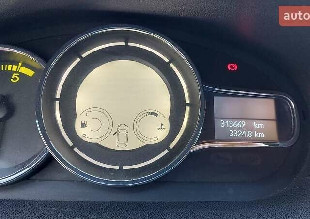 Белый Рено Меган, объемом двигателя 1.5 л и пробегом 314 тыс. км за 8000 $, фото 7 на Automoto.ua