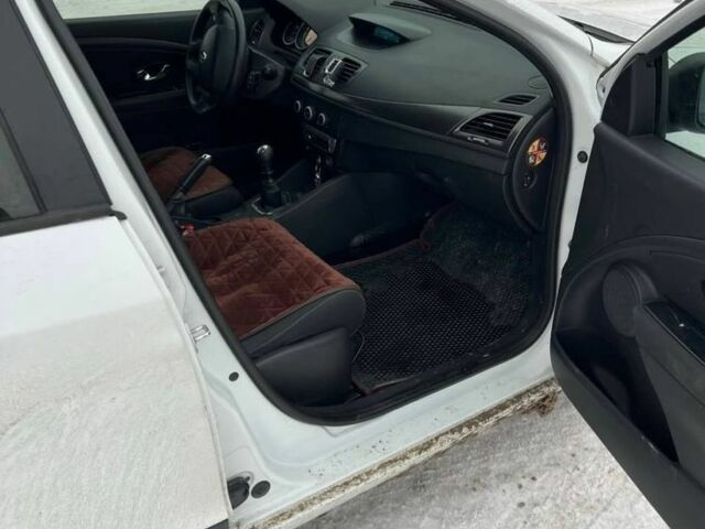 Білий Рено Меган, об'ємом двигуна 1.5 л та пробігом 261 тис. км за 7000 $, фото 5 на Automoto.ua