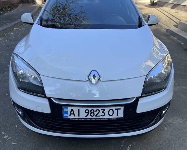 Белый Рено Меган, объемом двигателя 1.6 л и пробегом 193 тыс. км за 12100 $, фото 3 на Automoto.ua