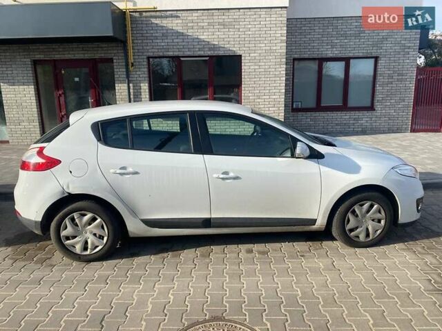 Белый Рено Меган, объемом двигателя 1.4 л и пробегом 229 тыс. км за 6300 $, фото 1 на Automoto.ua