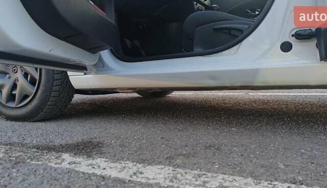 Белый Рено Меган, объемом двигателя 1.5 л и пробегом 330 тыс. км за 7500 $, фото 20 на Automoto.ua