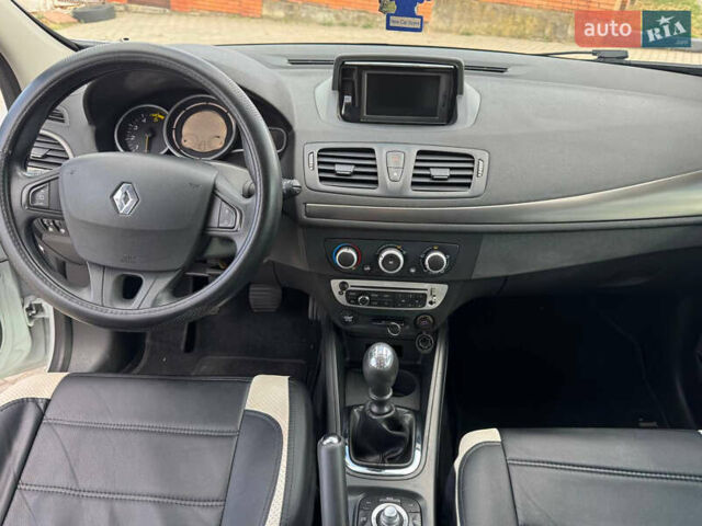 Білий Рено Меган, об'ємом двигуна 1.46 л та пробігом 280 тис. км за 5500 $, фото 10 на Automoto.ua